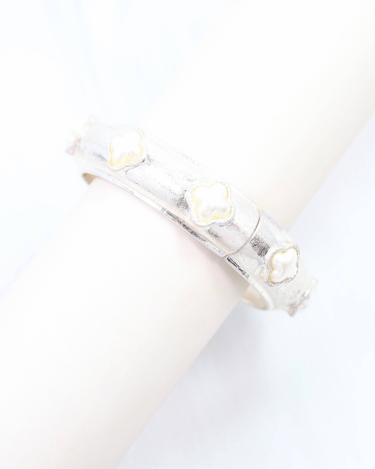 Neema Clover Stretch Bracelet Worn Silver: Default