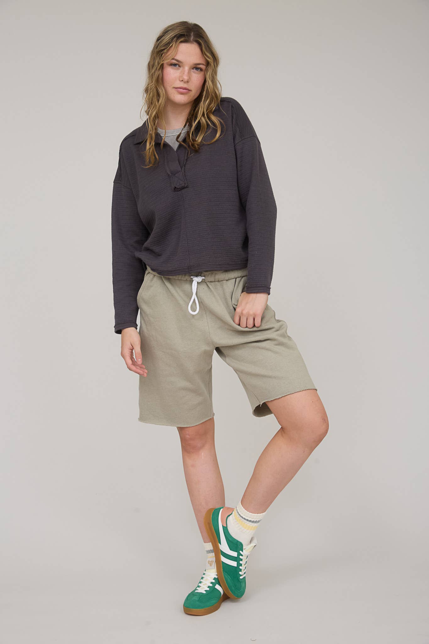 EXPOSED SEAM LONG SLEEVE TEXTURED KNIT POLO: OXBLOOD