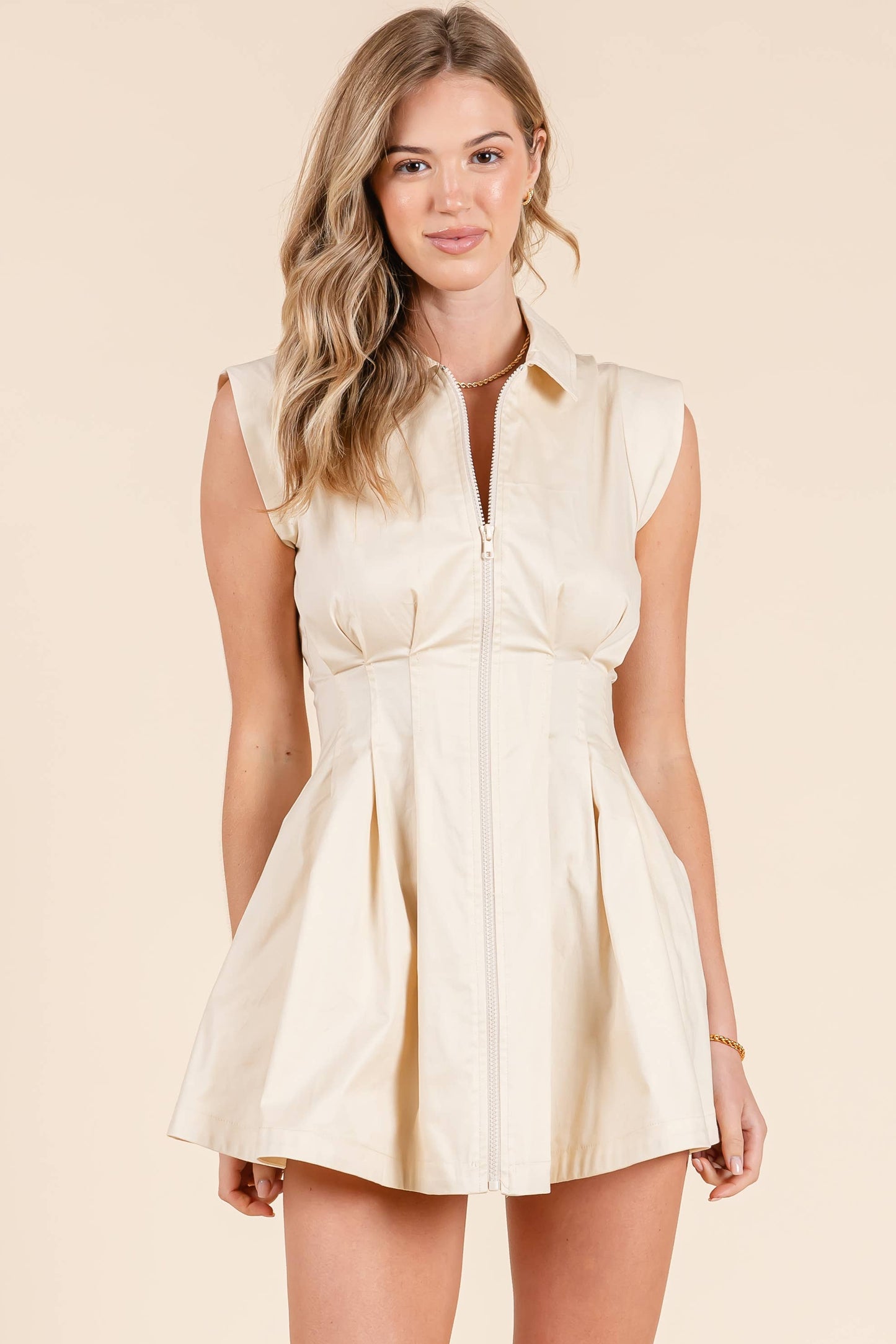 Shirt neck pleated mini dress: MOCHA / S