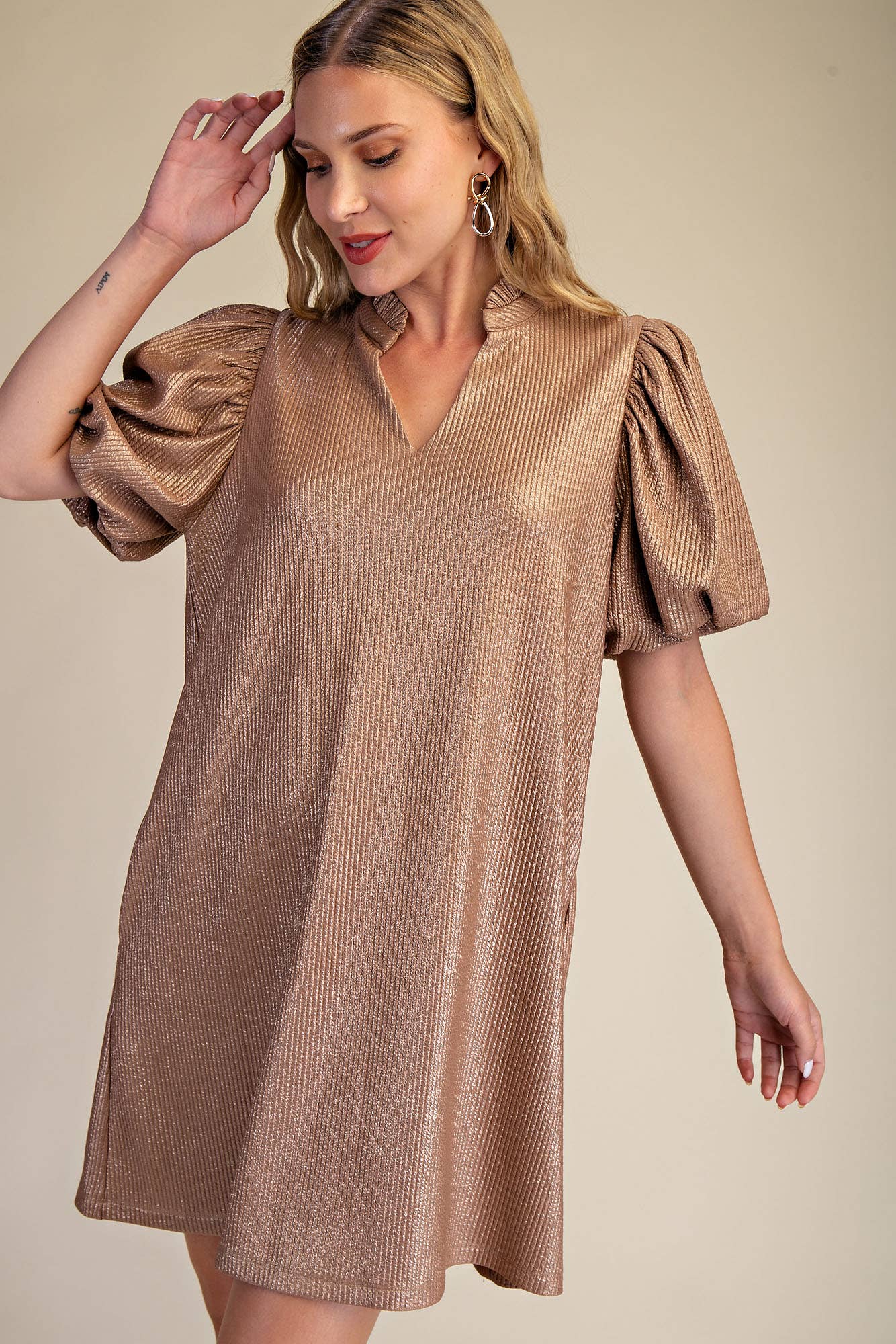 Ruffle V-Neck Puff Sleeve Mini Dress: Burgundy / S