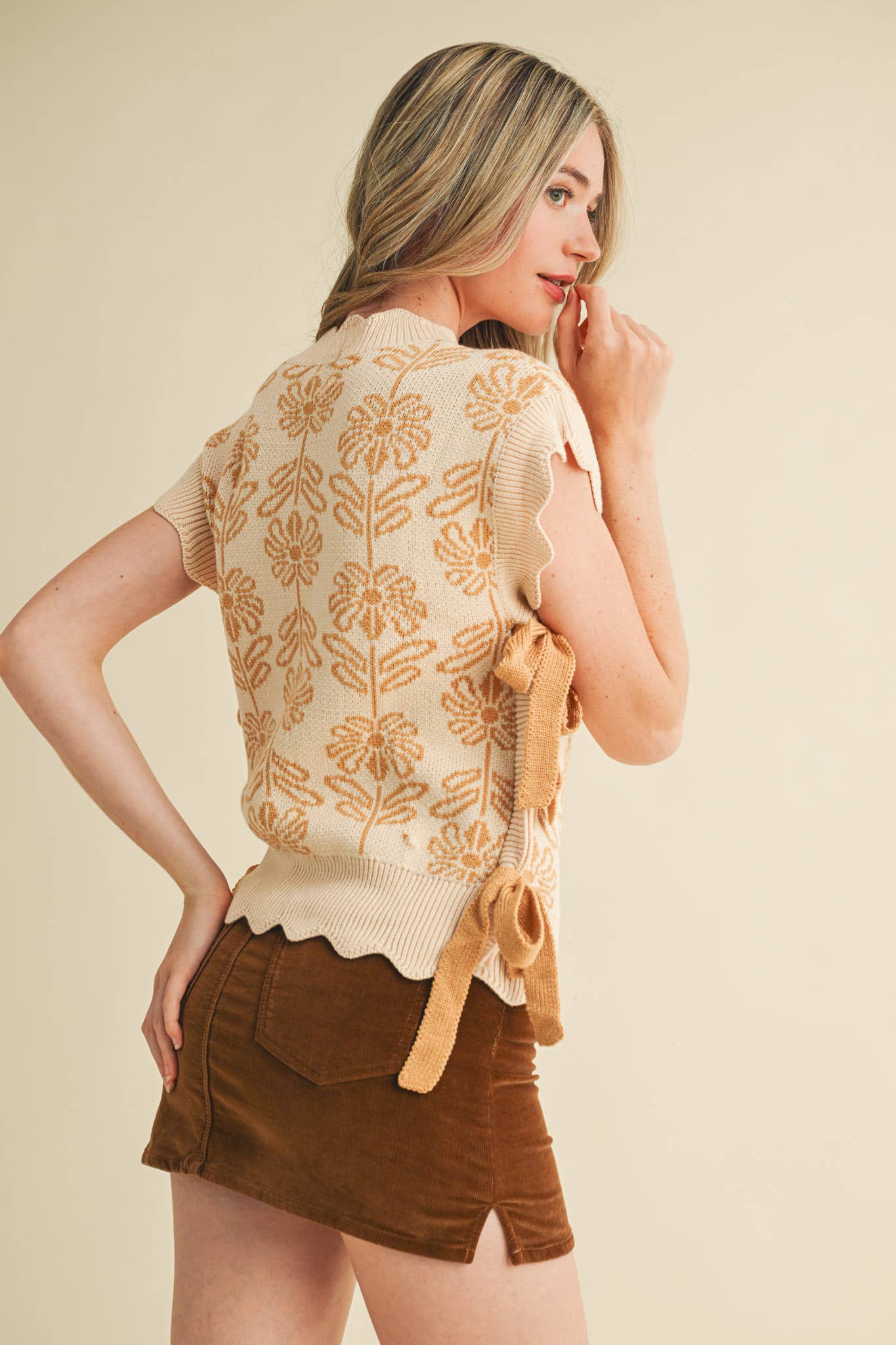 MOCK NECK FLORAL SWEATER VEST MSW10743: CARAMELIZED / S