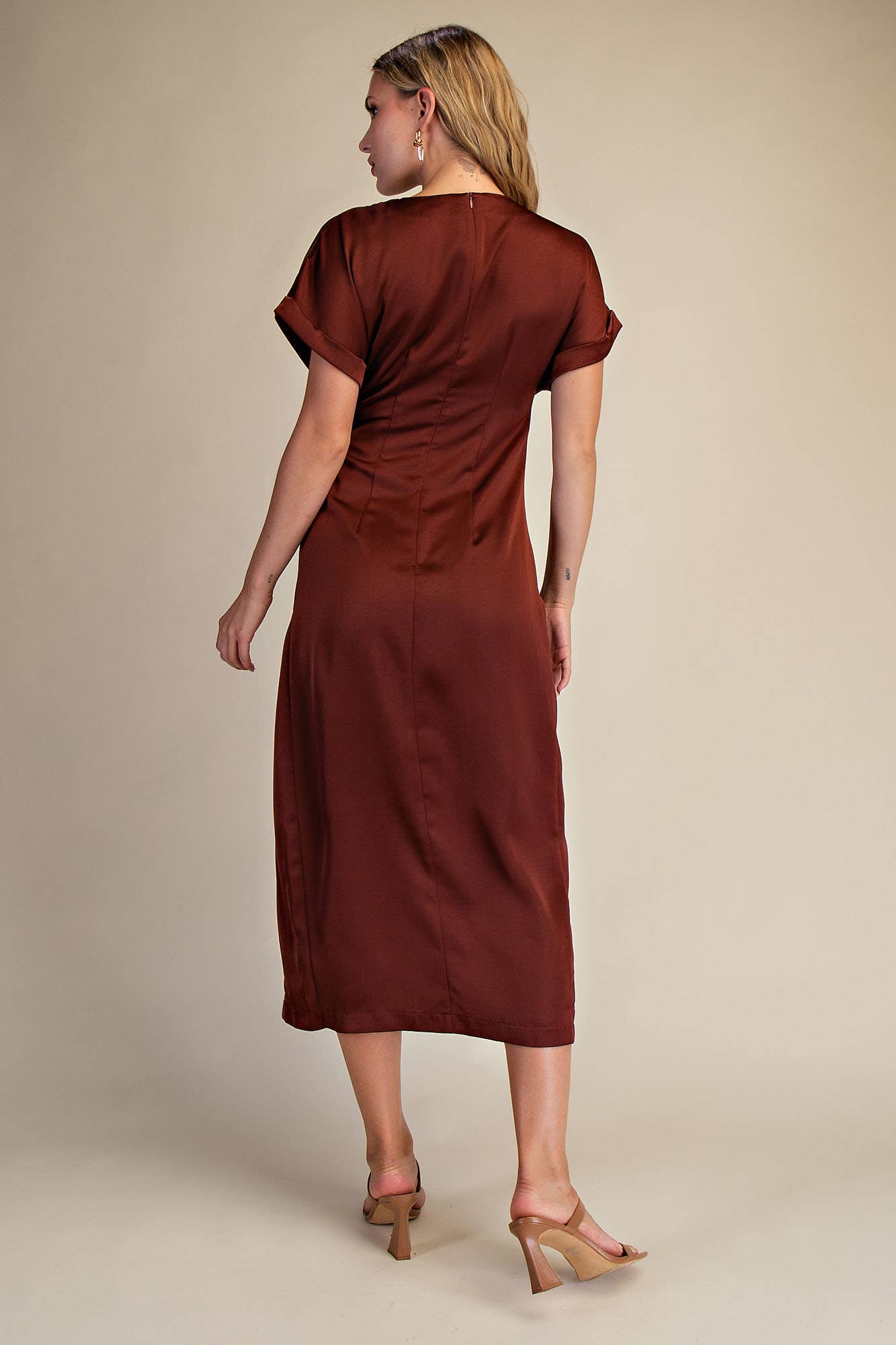 Gathered Metal Trim Short Sleeve Midi Dress: Black / S