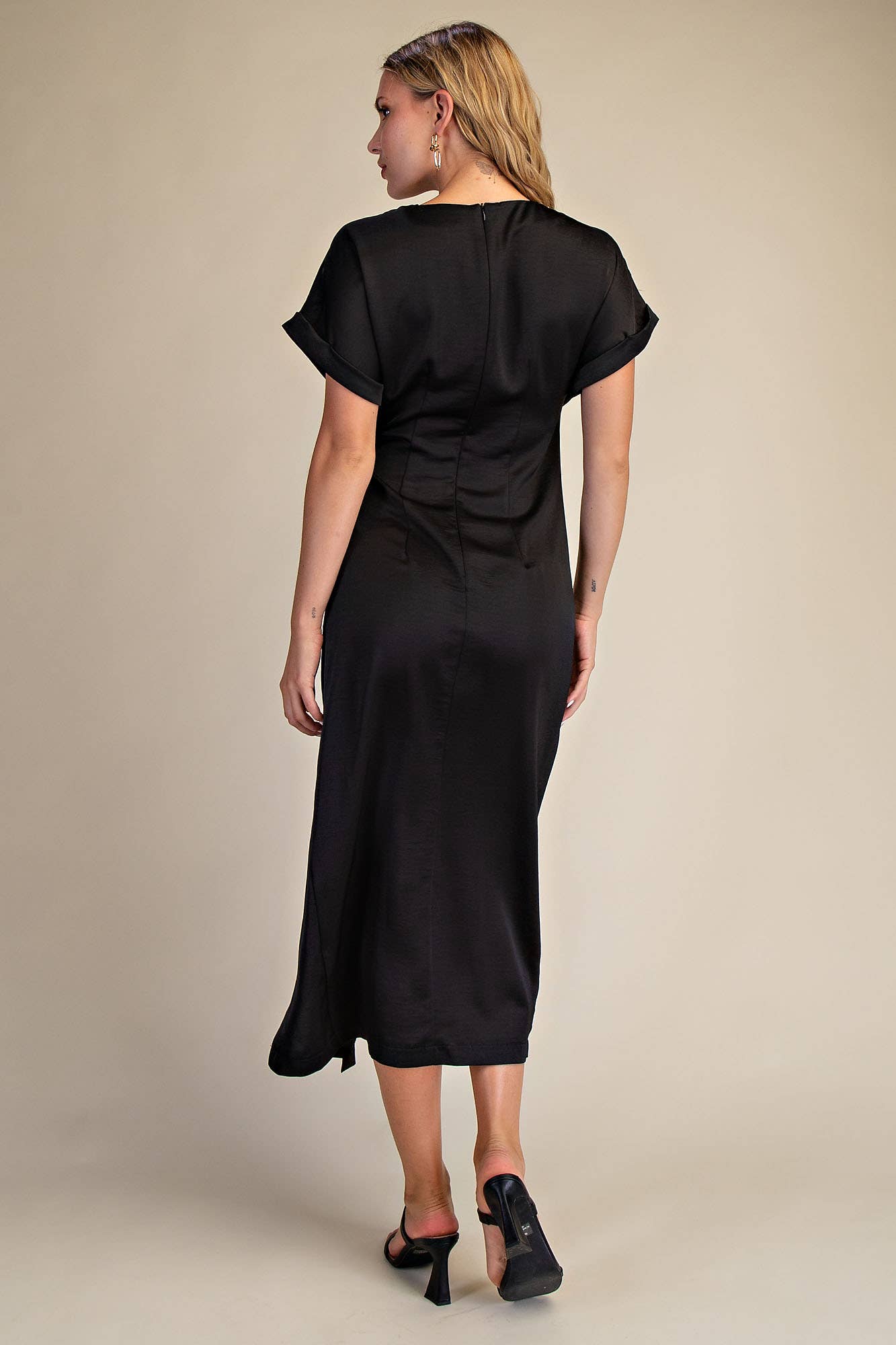 Gathered Metal Trim Short Sleeve Midi Dress: Black / S