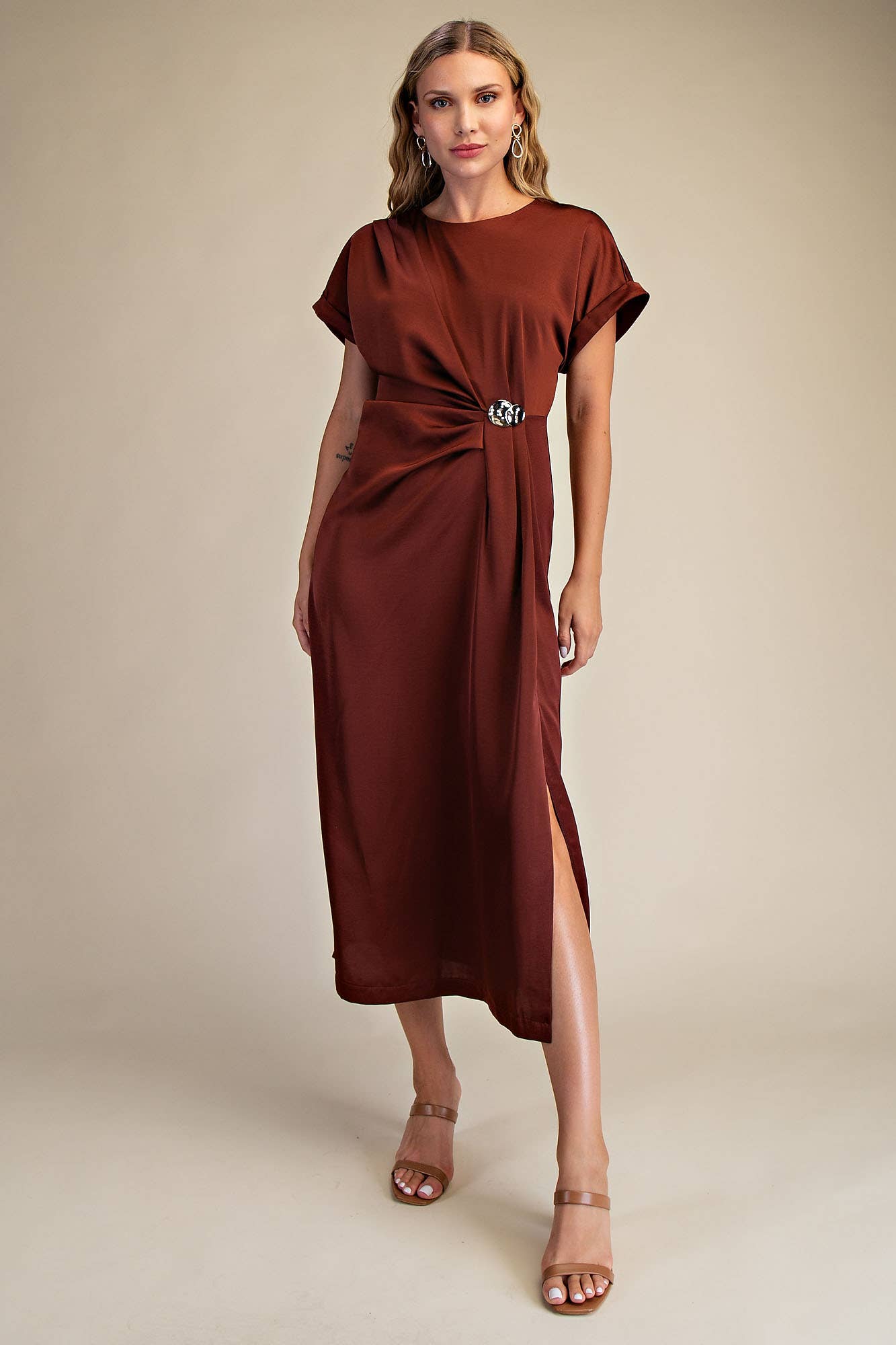 Gathered Metal Trim Short Sleeve Midi Dress: Black / S