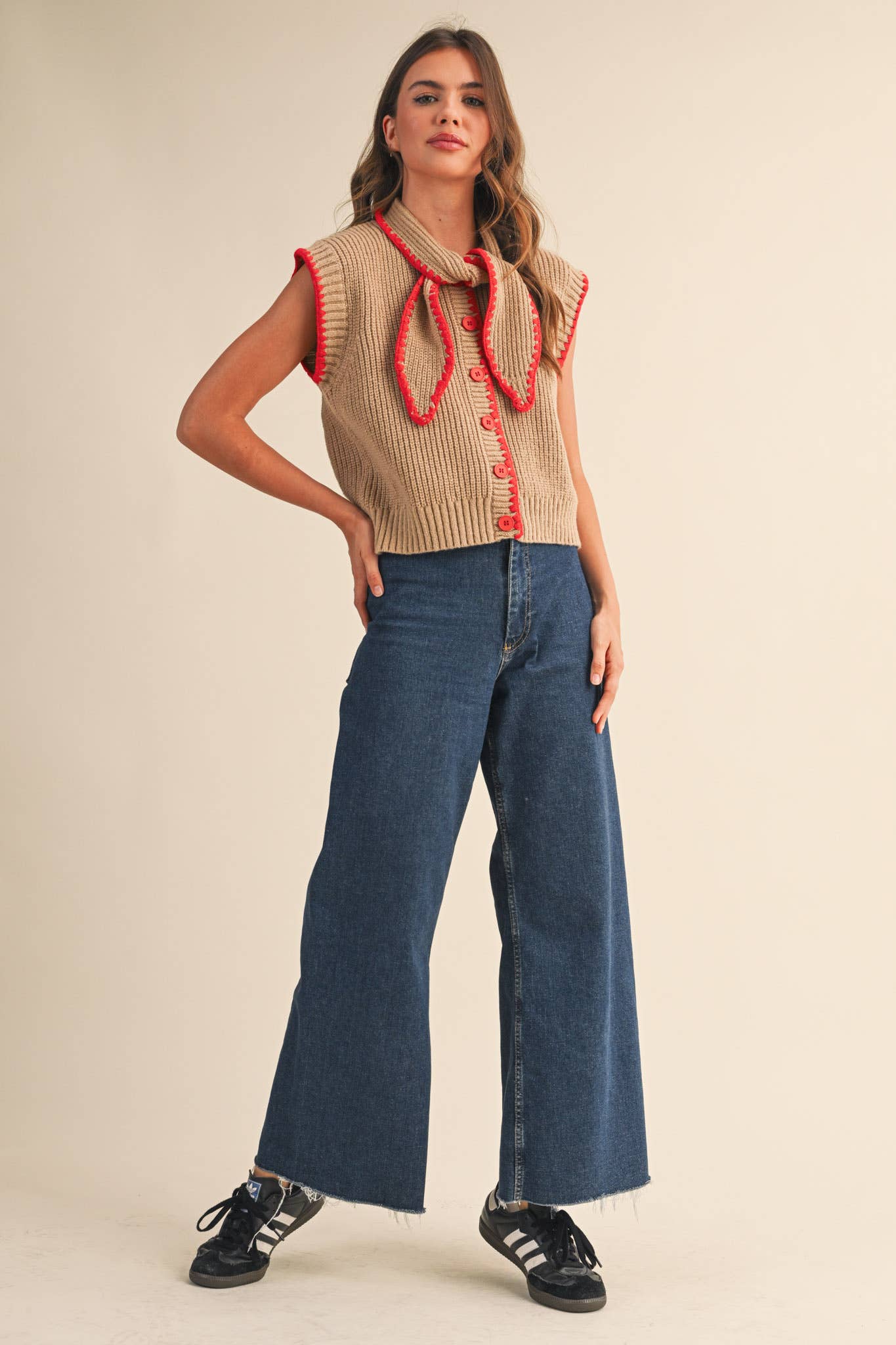 TIE NECK SWEATER VEST WITH CONTRAST BLANKET STITCH MSW11059: Taupe Black / S