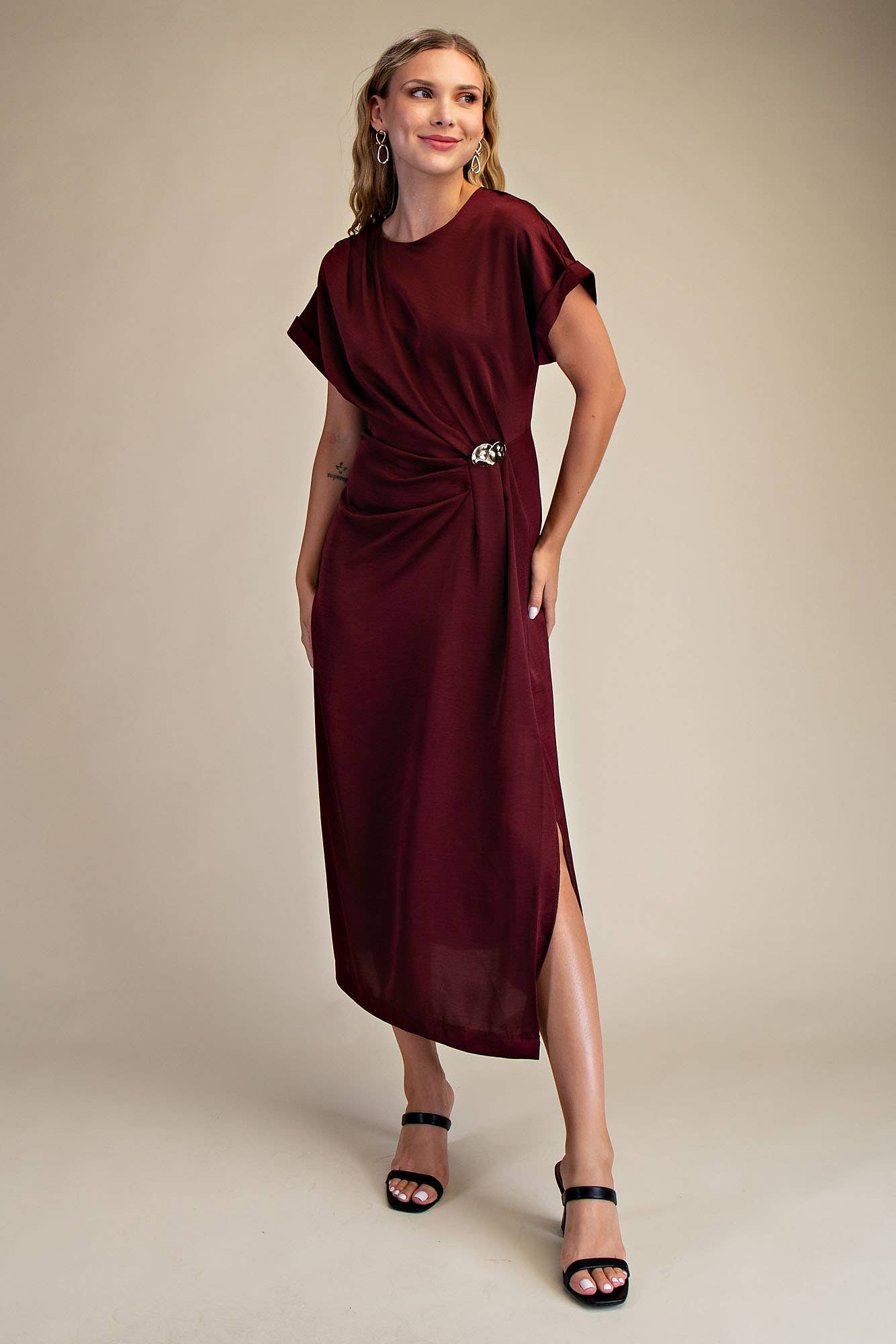 Gathered Metal Trim Short Sleeve Midi Dress: Black / S