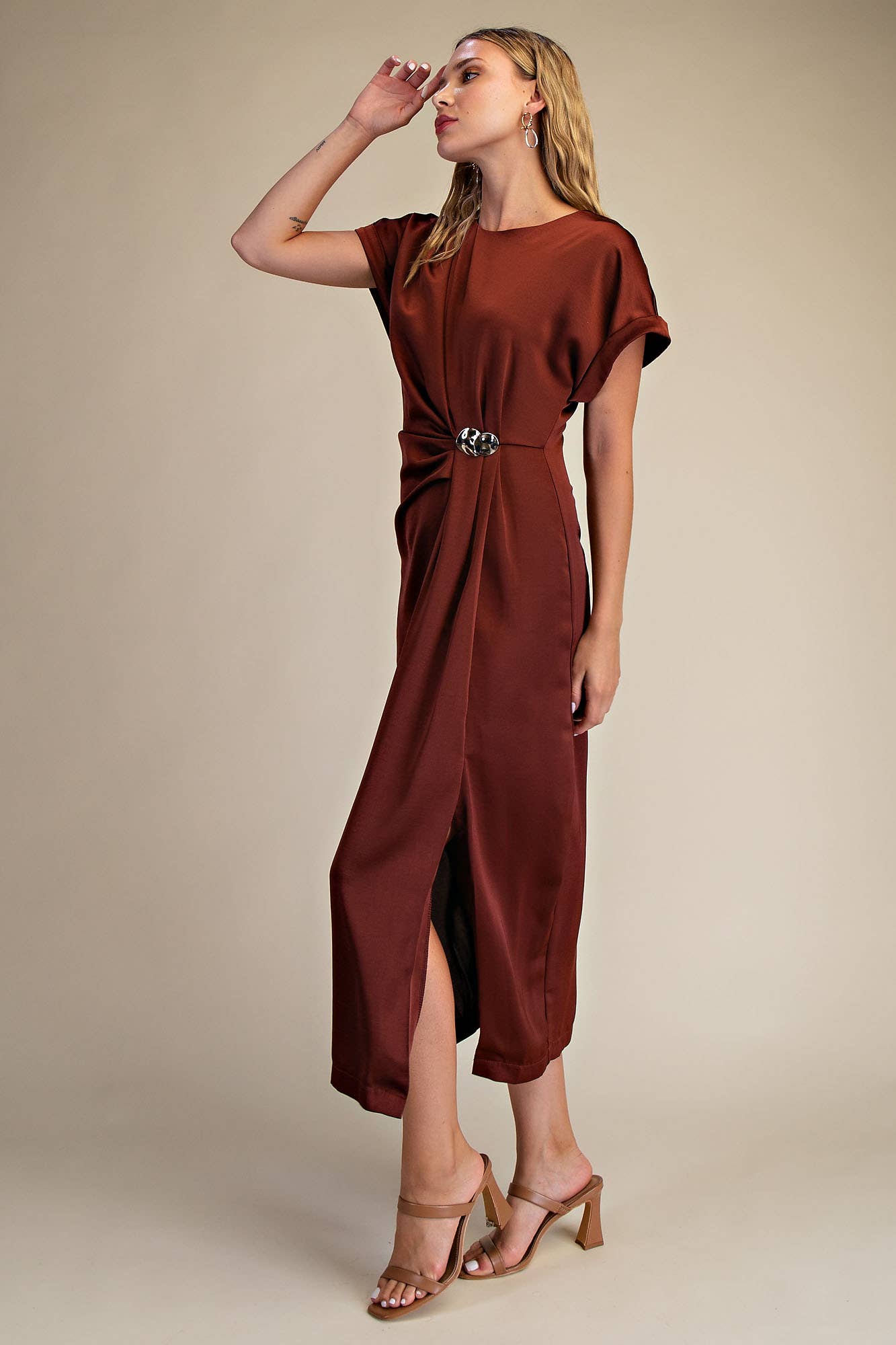 Gathered Metal Trim Short Sleeve Midi Dress: Black / S