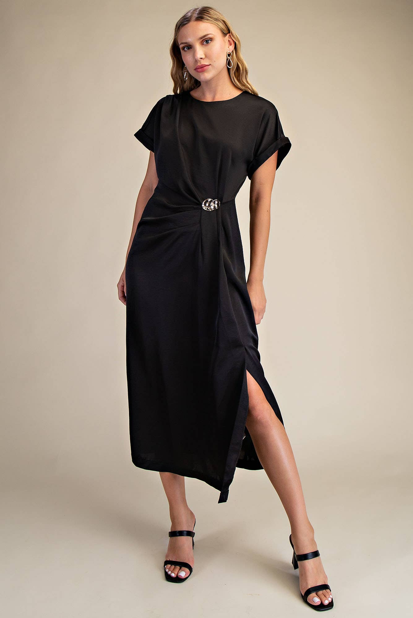 Gathered Metal Trim Short Sleeve Midi Dress: Black / S