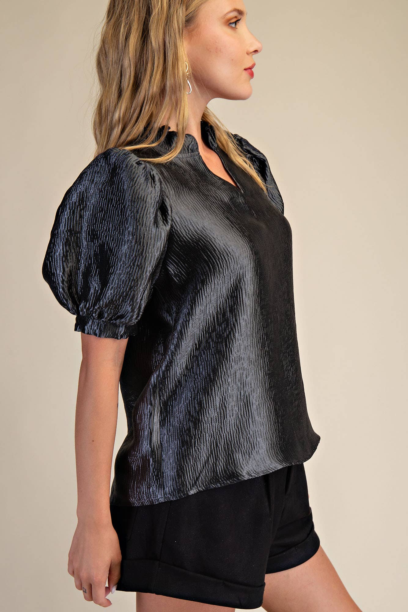 Ruffle V-Neck Puff Sleeve Top: Taupe / S