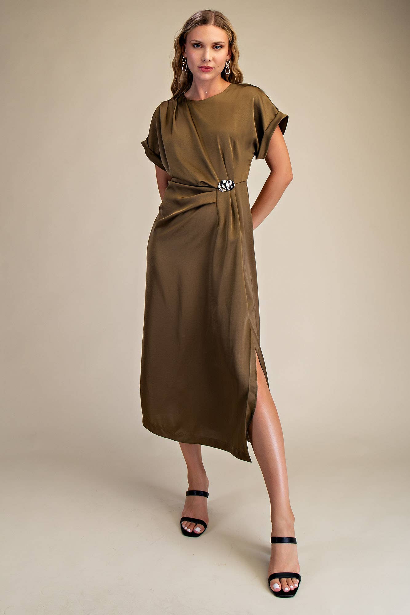 Gathered Metal Trim Short Sleeve Midi Dress: Black / S