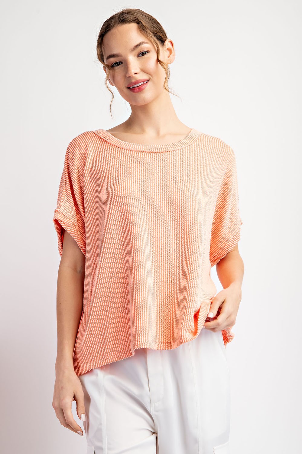 TEXTURED ROUND NECK SHORT SLEEVE TOP