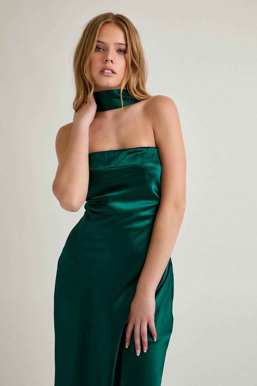 STRAPLESS SCARF DETAIL BIAS SATIN MIDI DRESS: HUNTER GREEN / XS