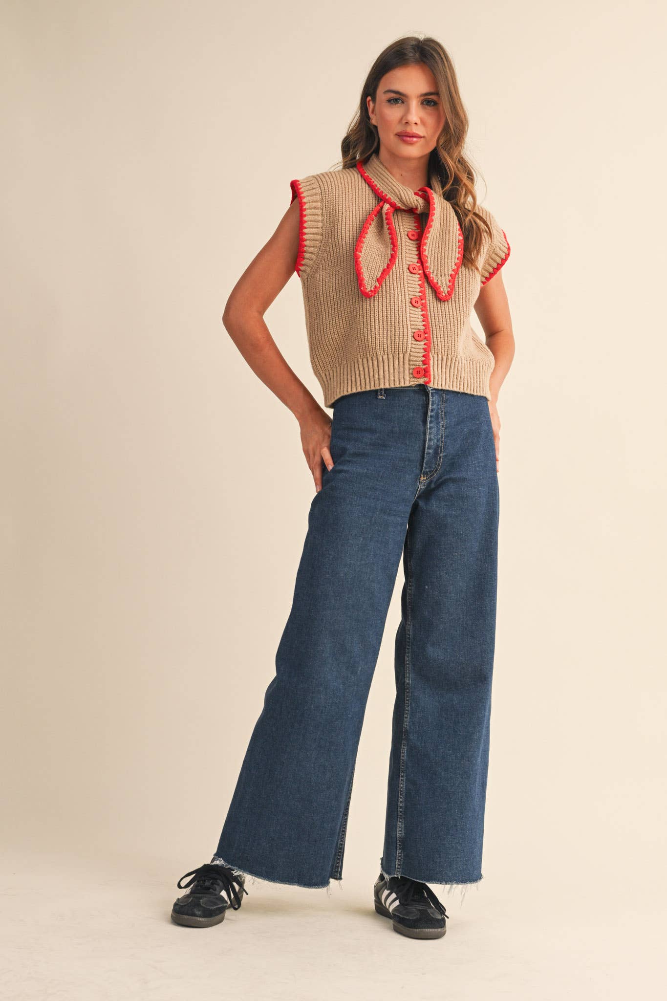 TIE NECK SWEATER VEST WITH CONTRAST BLANKET STITCH MSW11059: Taupe Black / S