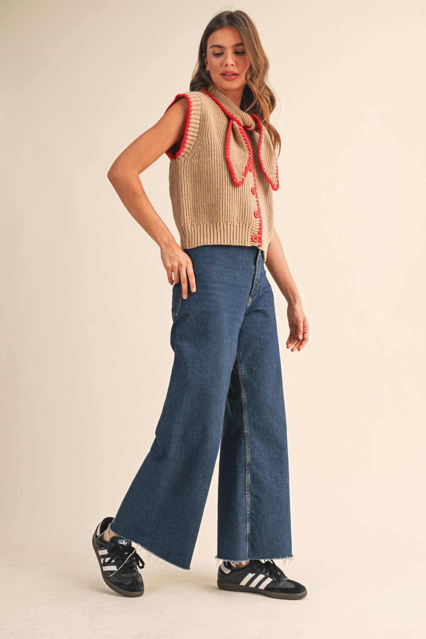 TIE NECK SWEATER VEST WITH CONTRAST BLANKET STITCH MSW11059: Taupe Black / S