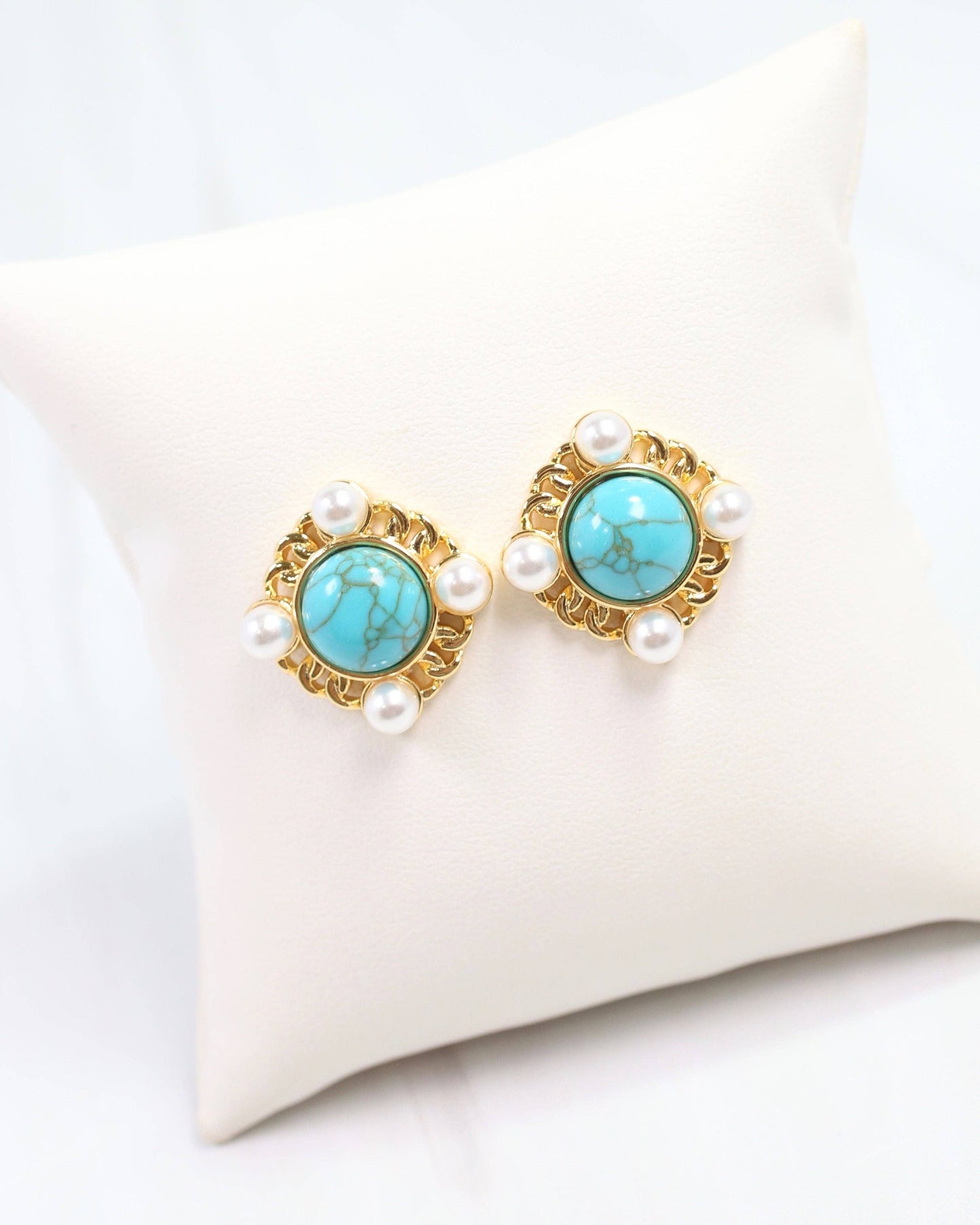 Sante Fe Turquoise and Pearl Stud Gold: Default