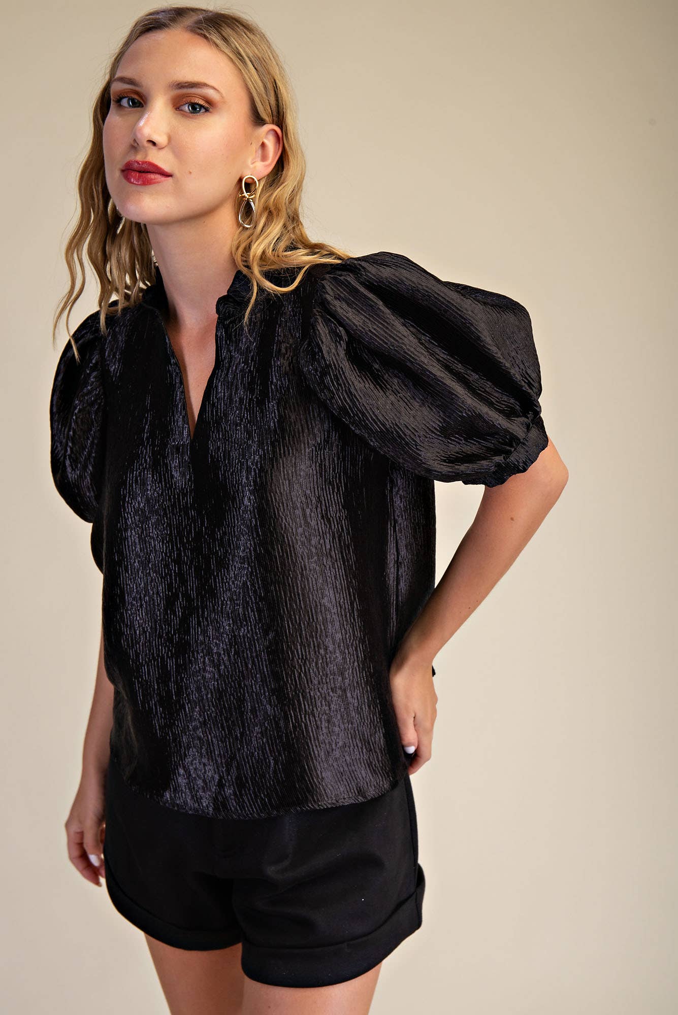 Ruffle V-Neck Puff Sleeve Top: Taupe / S