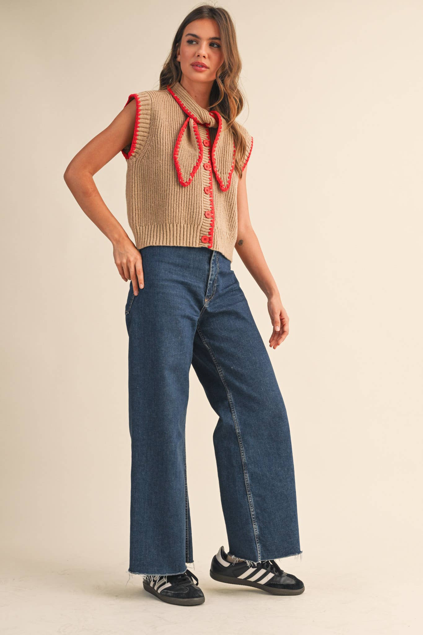 TIE NECK SWEATER VEST WITH CONTRAST BLANKET STITCH MSW11059: Taupe Black / S